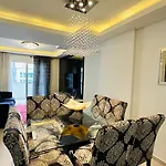 Apartamento 4 Dormitorios, 50 Metros Do Mar!