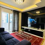 Apartamento 4 Dormitorios, 50 Metros Do Mar!