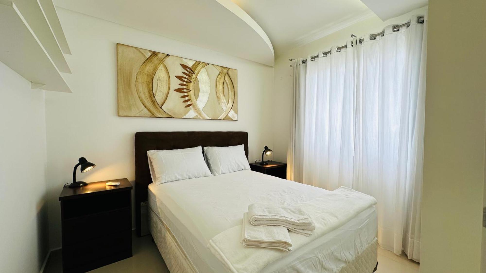 Apartamento 4 Dormitorios, 50 Metros Do Mar!